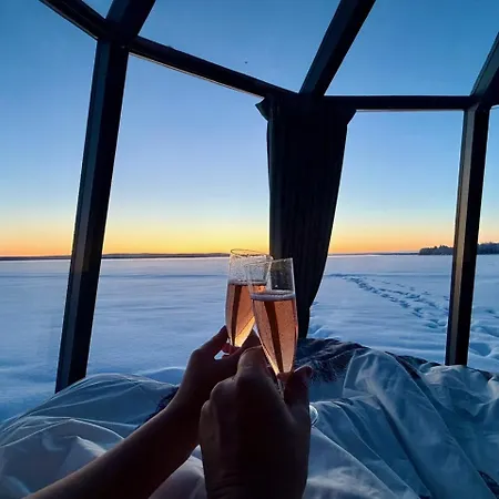 Vikajaervi View Experience Igloos 아파트 로바니에미