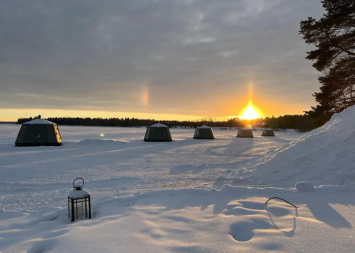 Vikajaervi View Experience Igloos